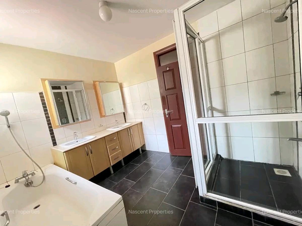 4 Bed Townhouse with En Suite at Brookside - 7