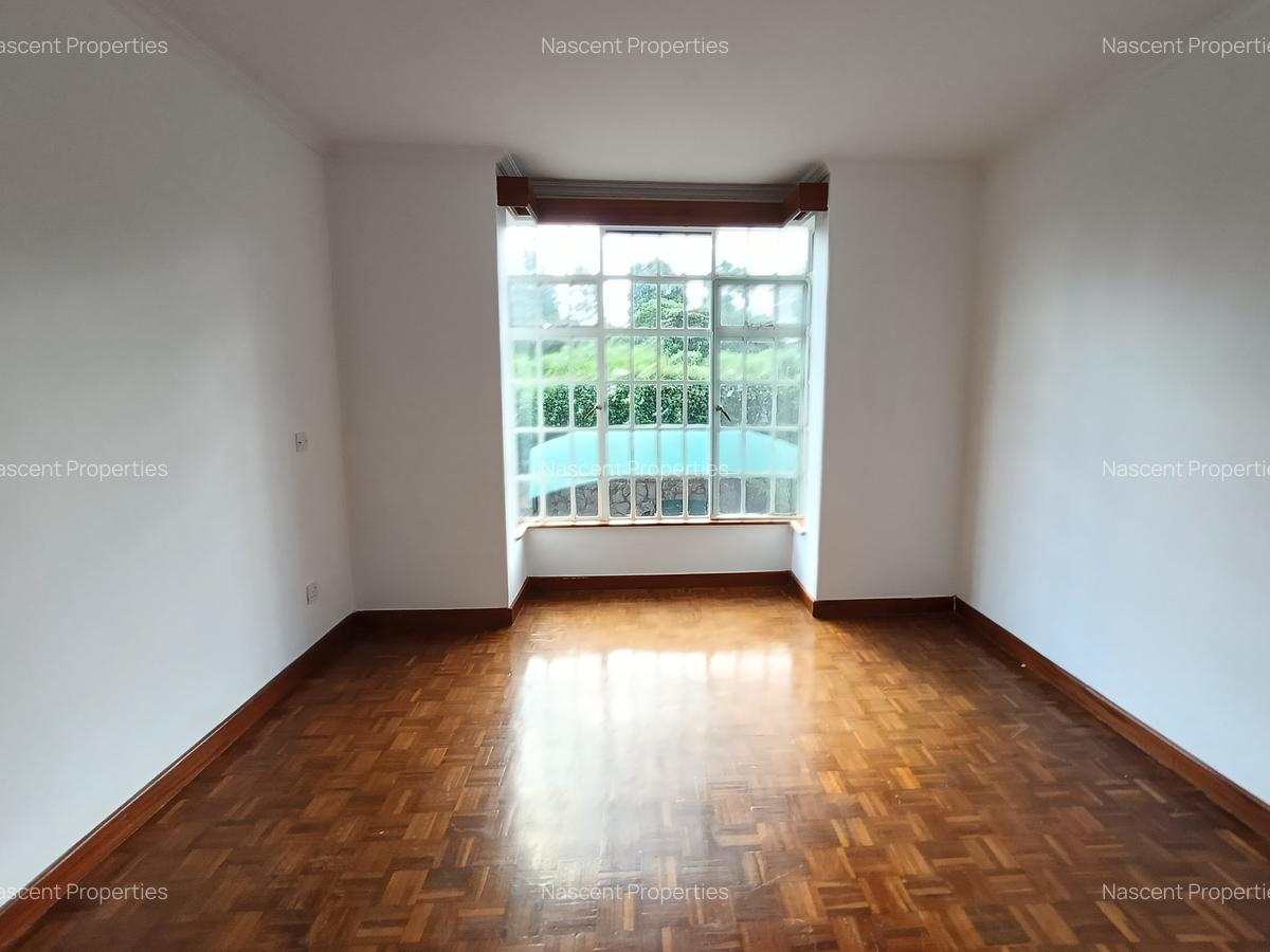 4 Bed Villa with En Suite in Rosslyn - 7