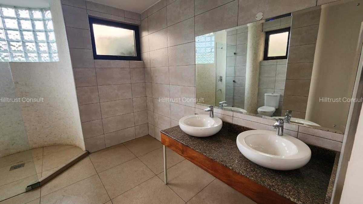 3 Bed Apartment with En Suite in Riverside - 8