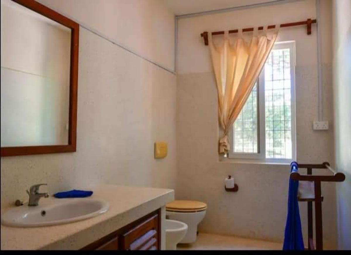 2 Bed Apartment with En Suite in Malindi - 12