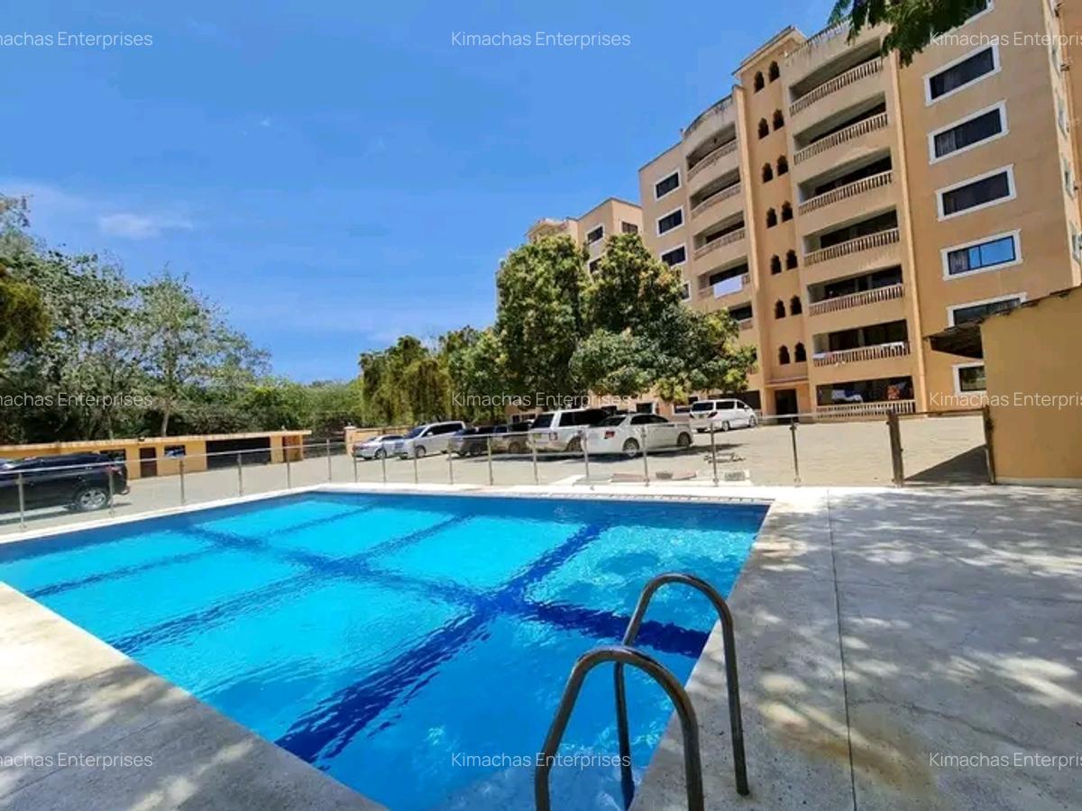 3 Bed Apartment with En Suite at Moyne Drive - 1