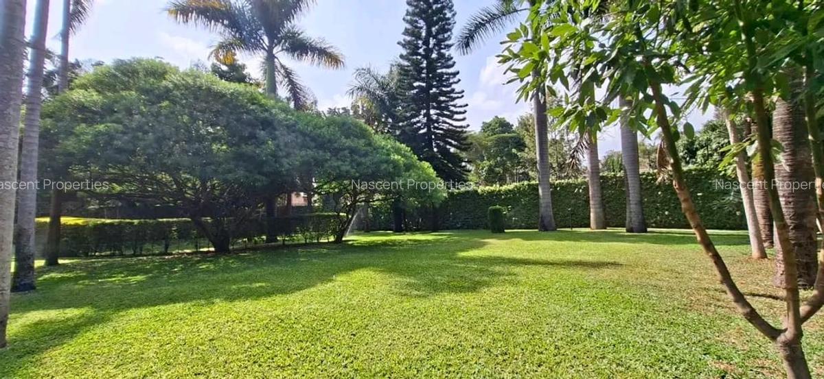 5 Bed House with En Suite in Runda - 2