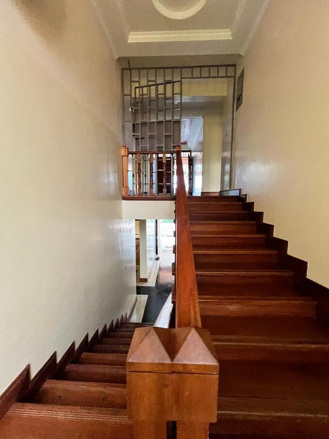5 Bed House with En Suite in Runda - 9