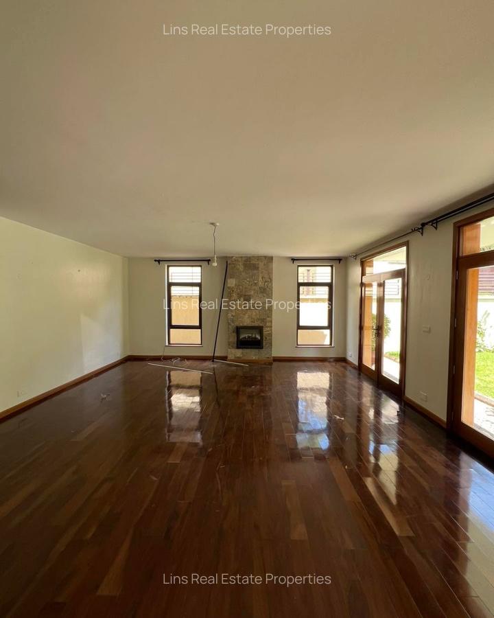 5 Bed Townhouse with En Suite in Lavington - 6