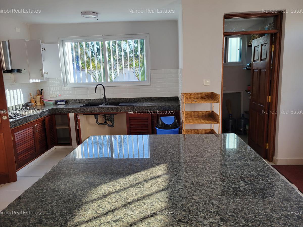 3 Bed House with En Suite in Diani - 10