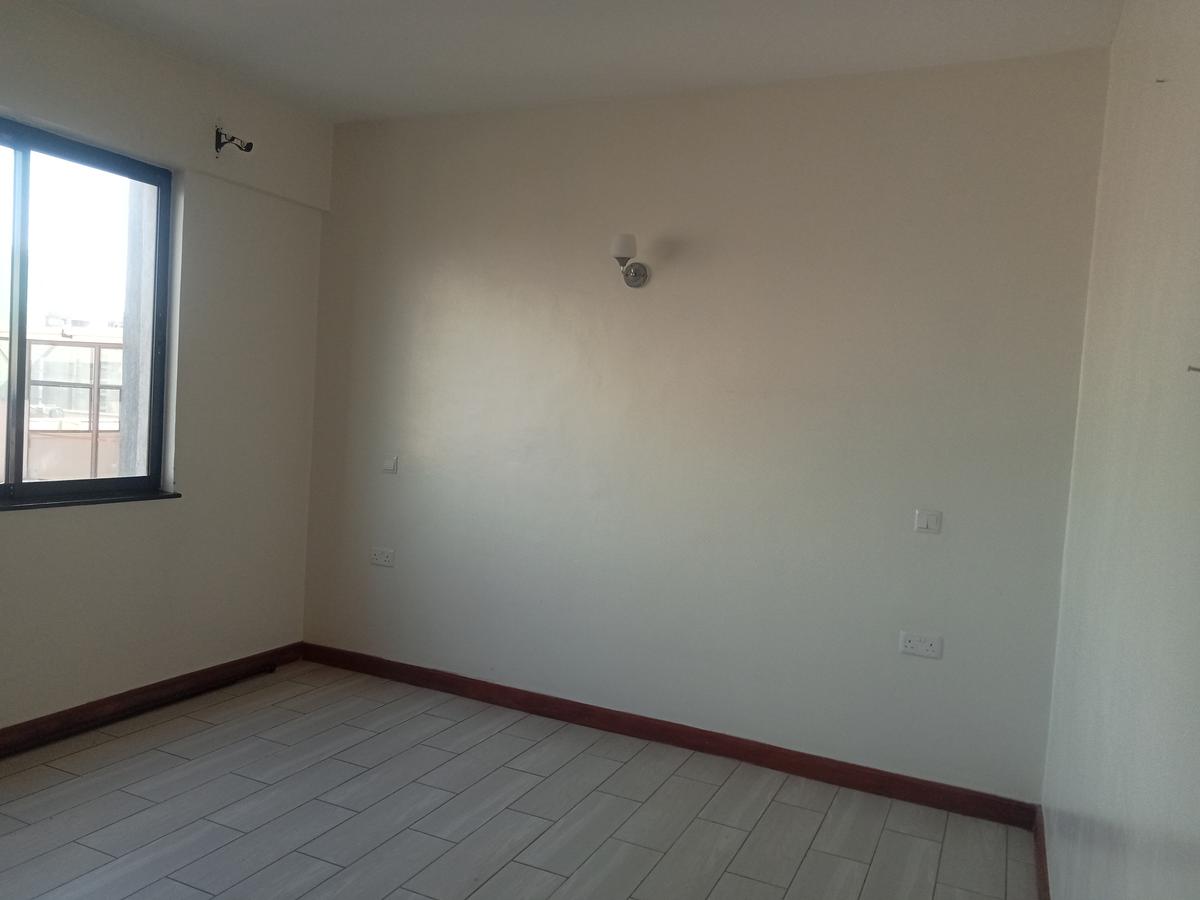 3 Bed Apartment with En Suite at Parklands - 5