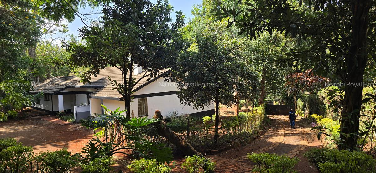 4 Bed House with En Suite at Loresho Crescent - 17