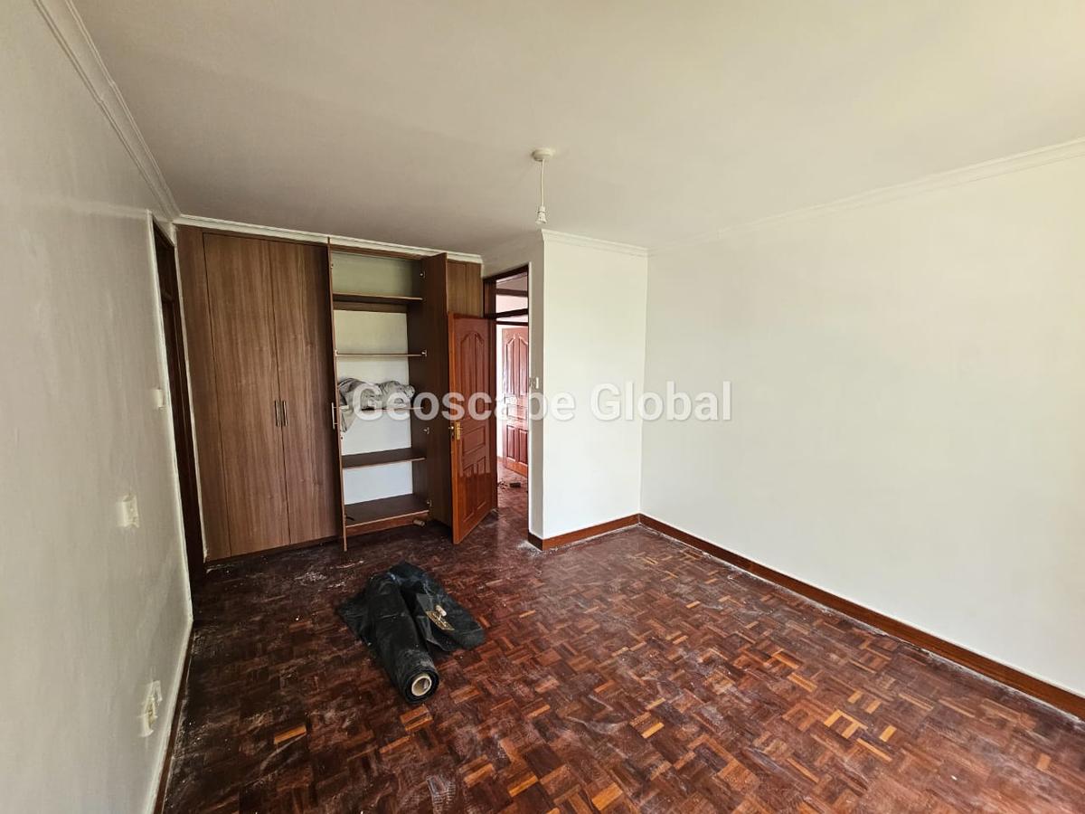 4 Bed House with En Suite in Nyari - 9
