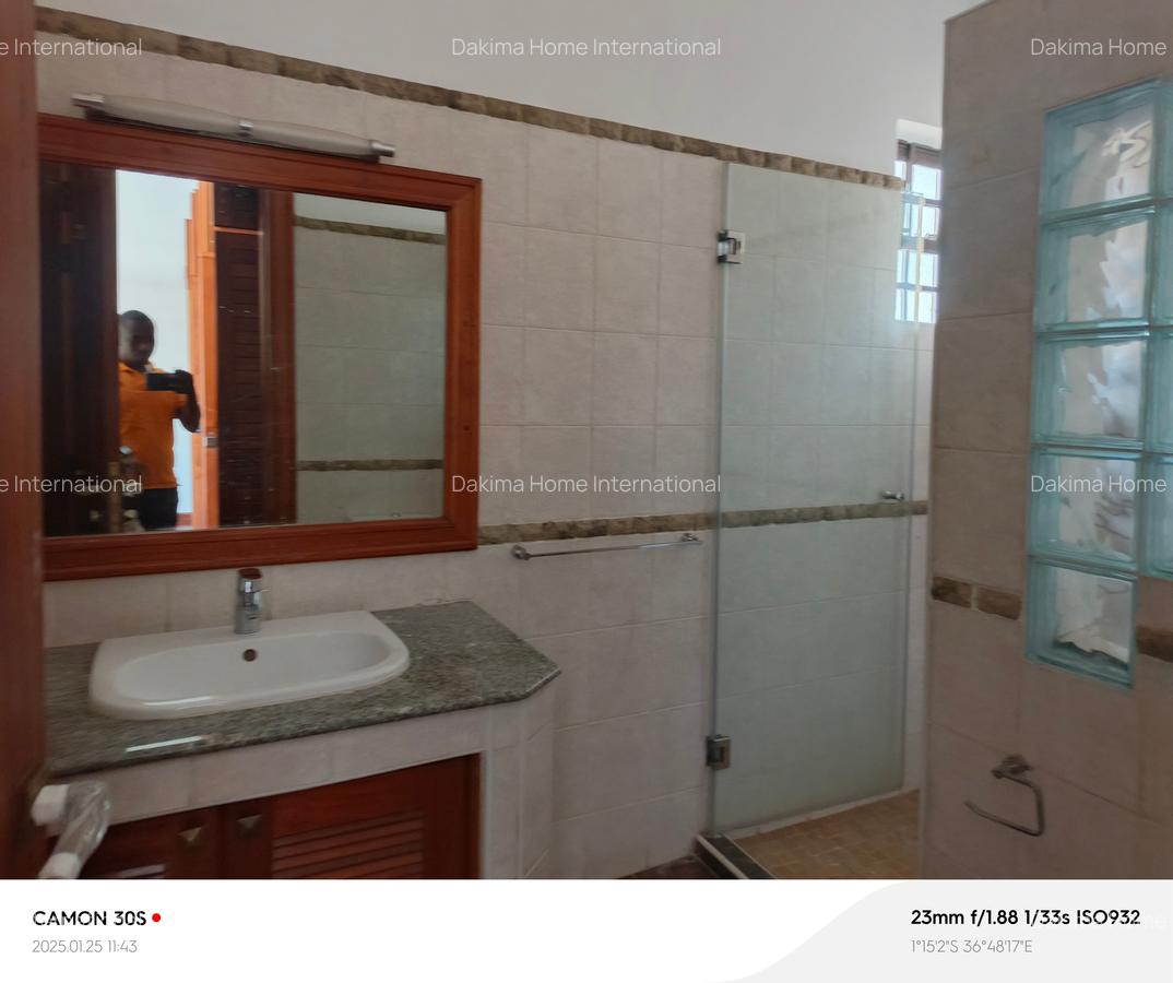 5 Bed Townhouse with En Suite in Spring Valley - 16