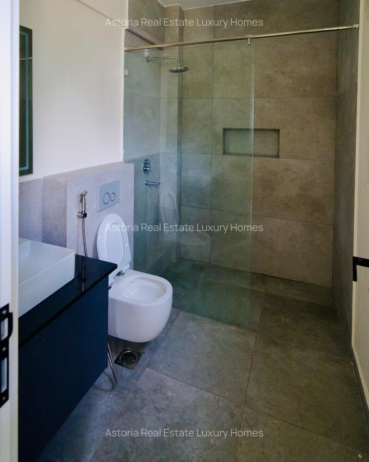 3 Bed Apartment with En Suite at 2026-429 - 8