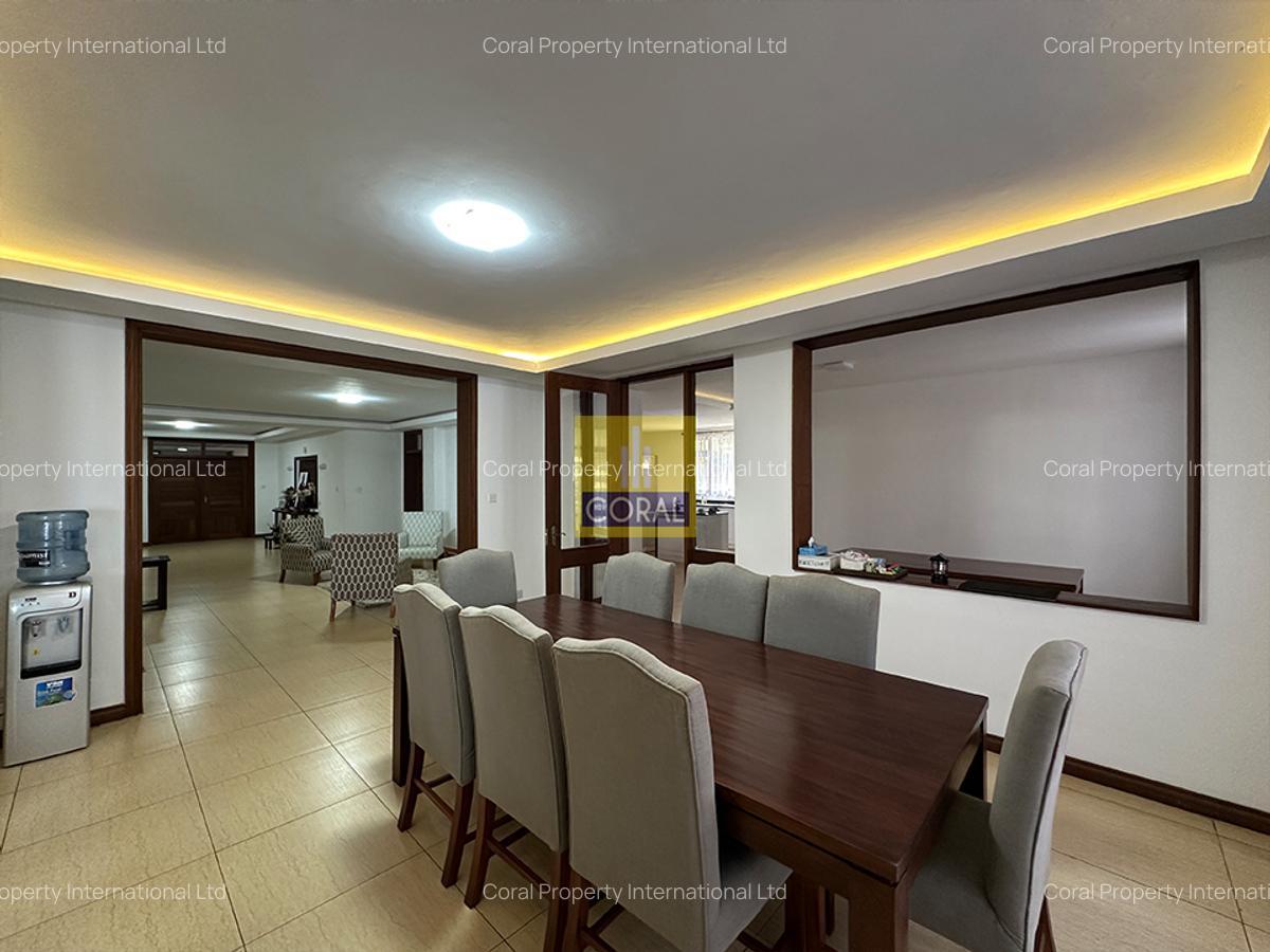 4 Bed Apartment in Riverside - 5
