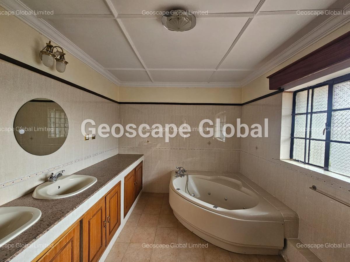 5 Bed Townhouse with En Suite in Spring Valley - 12