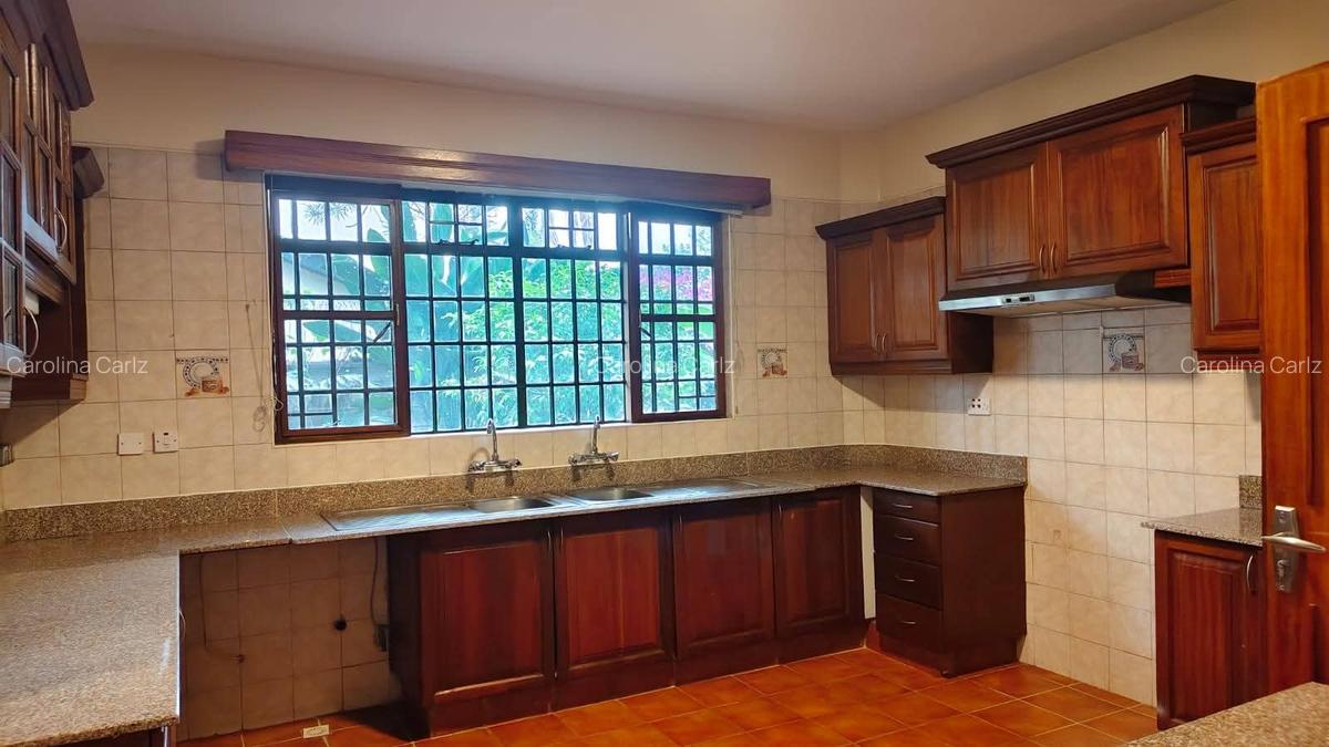 5 Bed House with En Suite in Nyari - 7