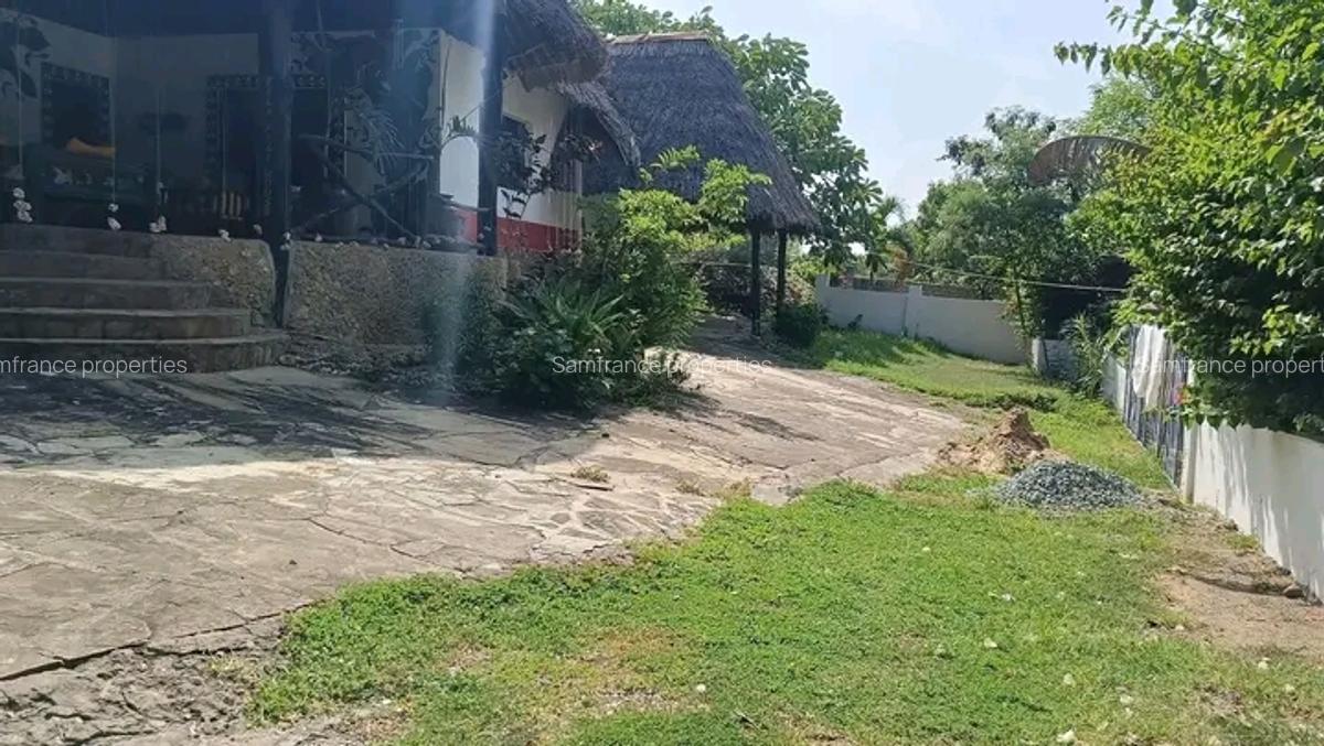 3 Bed Villa with En Suite at Beach Road - 10