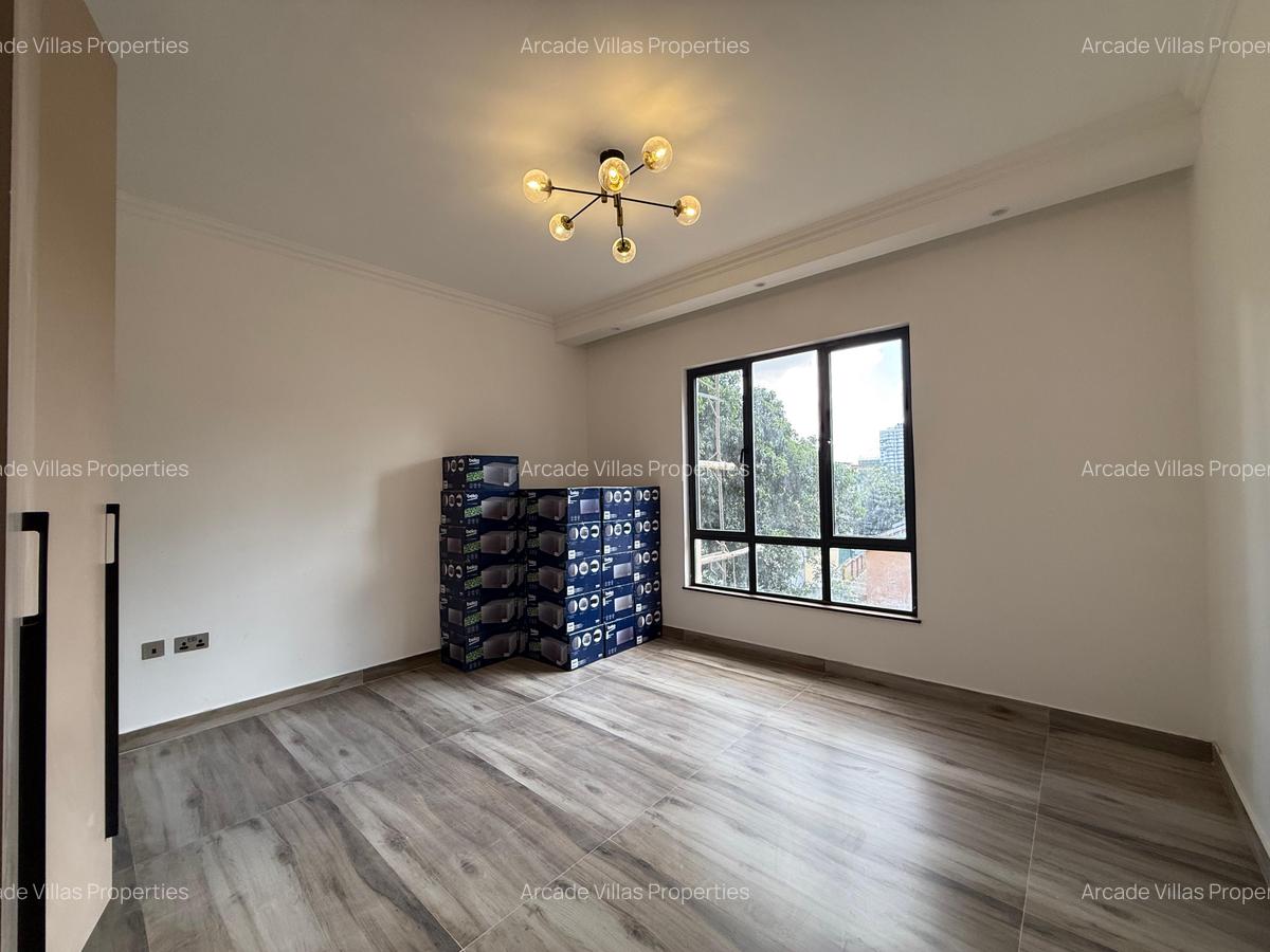 2 Bed Apartment with En Suite in Brookside - 13