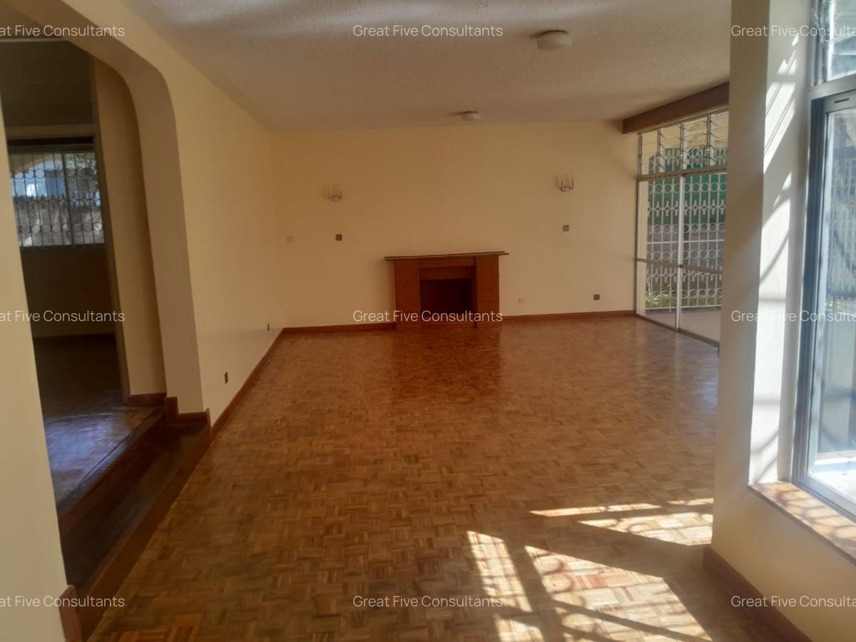 5 Bed Villa with En Suite in Nyari - 4