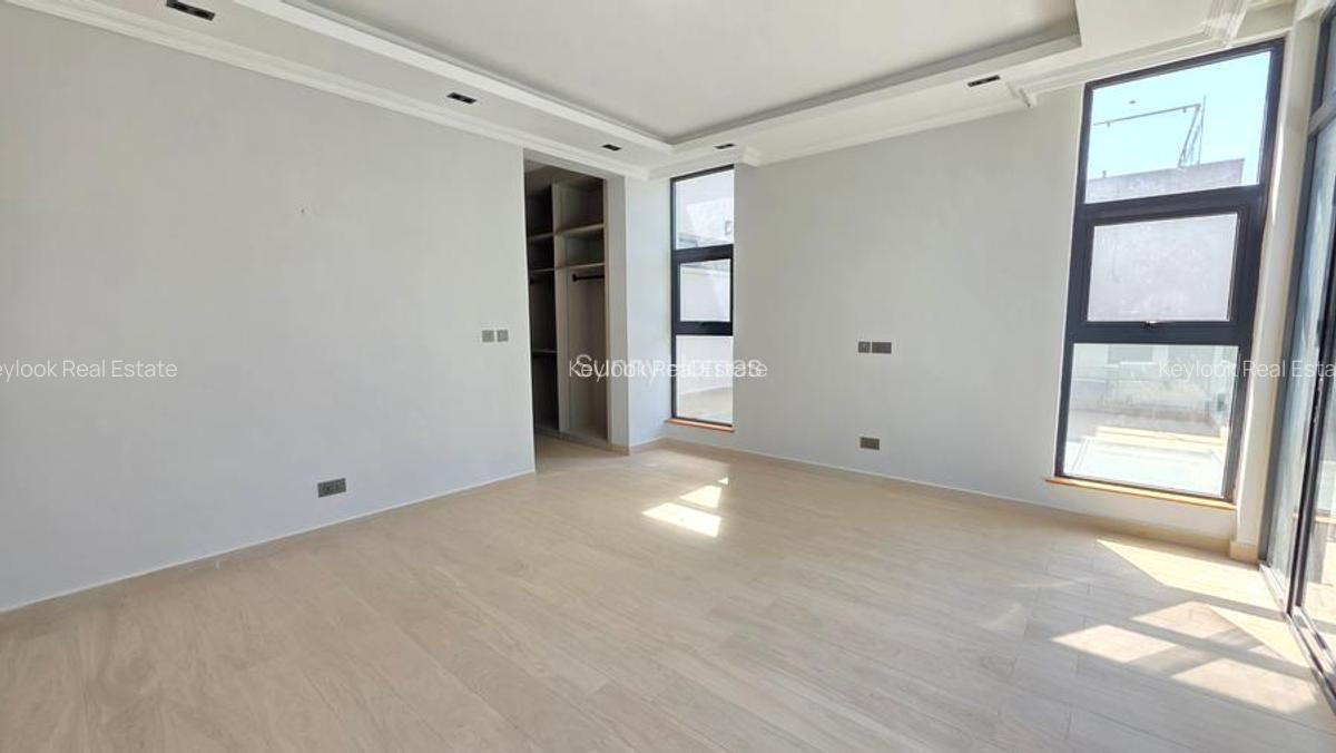 5 Bed Townhouse with En Suite at Lavington - 11