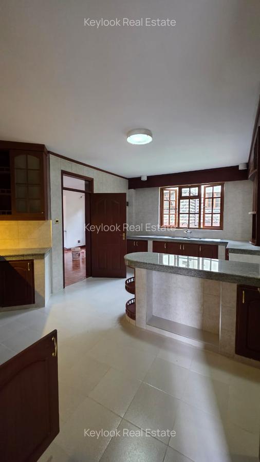 4 Bed Townhouse with En Suite at Lavington - 12