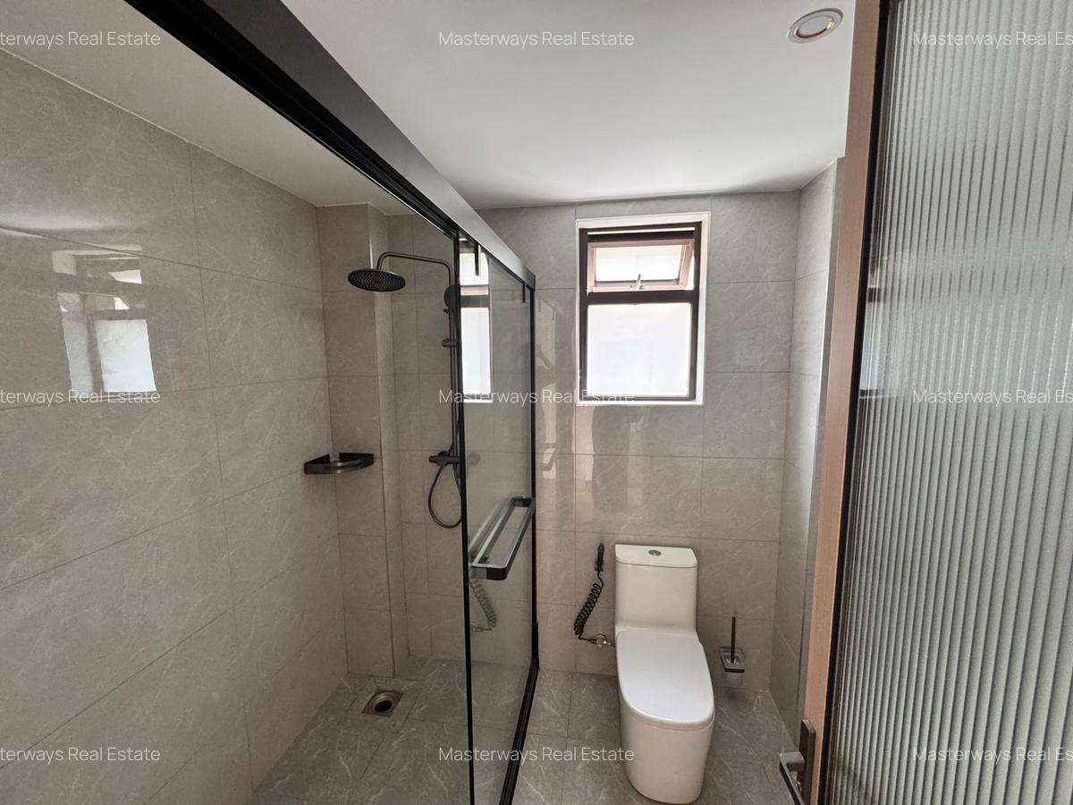 3 Bed Apartment with En Suite in Riverside - 6