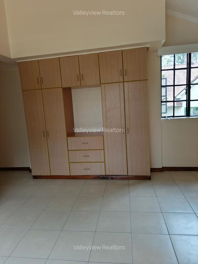 2 Bed House with En Suite at Lavington - 18