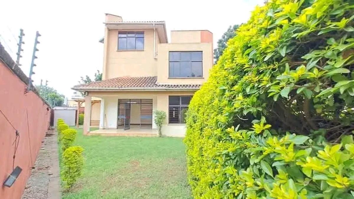 5 Bed Townhouse with En Suite at Lavington Green - 9