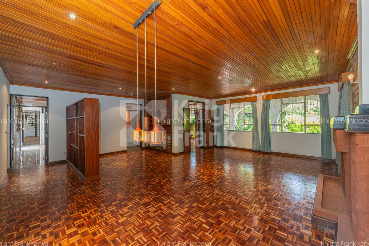 10 Bed House with Garden at Rosslyn Lone Tree - 4