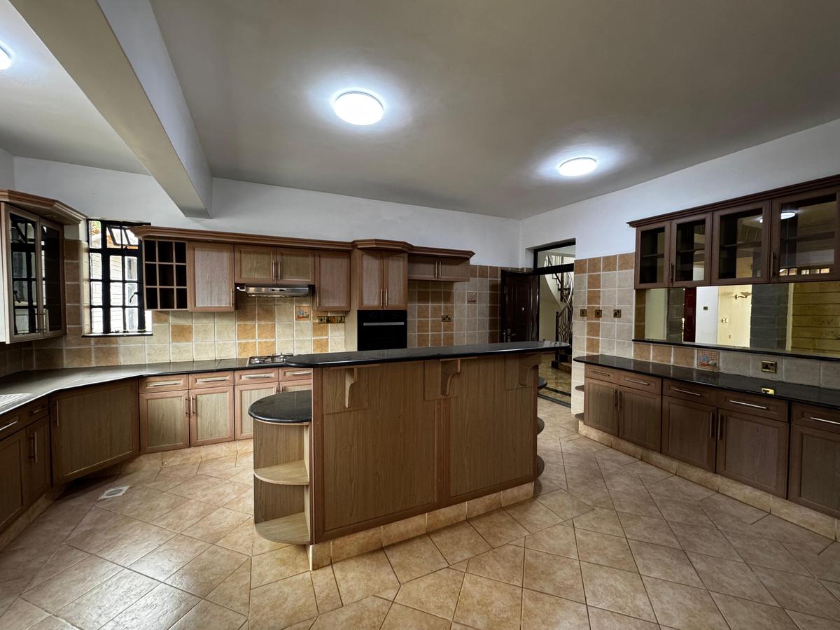 5 Bed Townhouse with En Suite in Lavington - 10