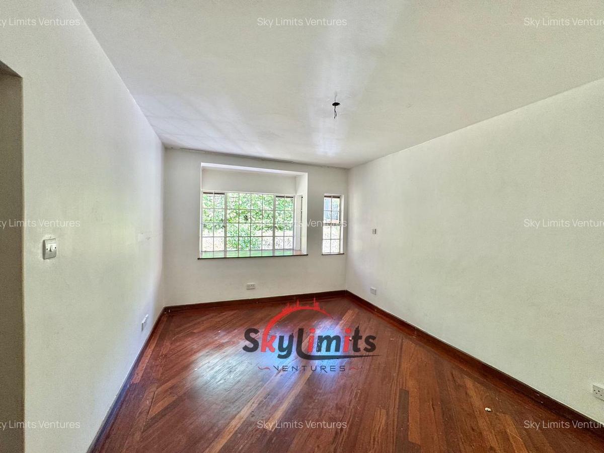 5 Bed Townhouse with En Suite in Rosslyn - 15