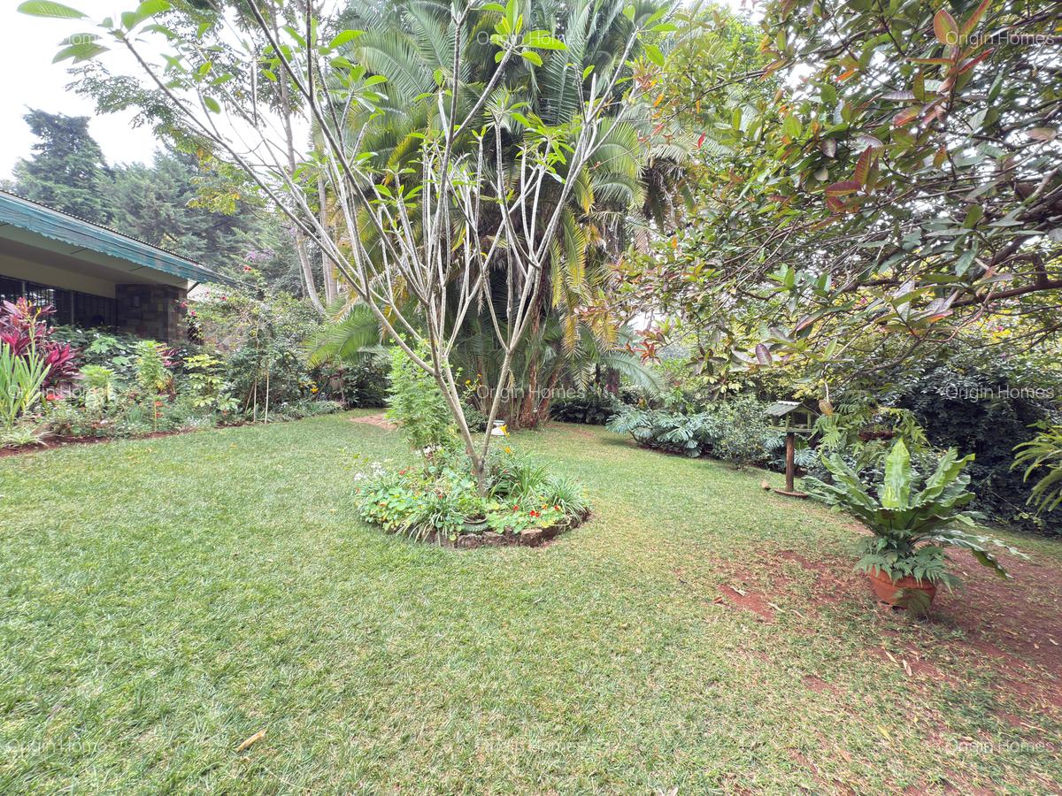 4 Bed House with En Suite at Lavington - 20