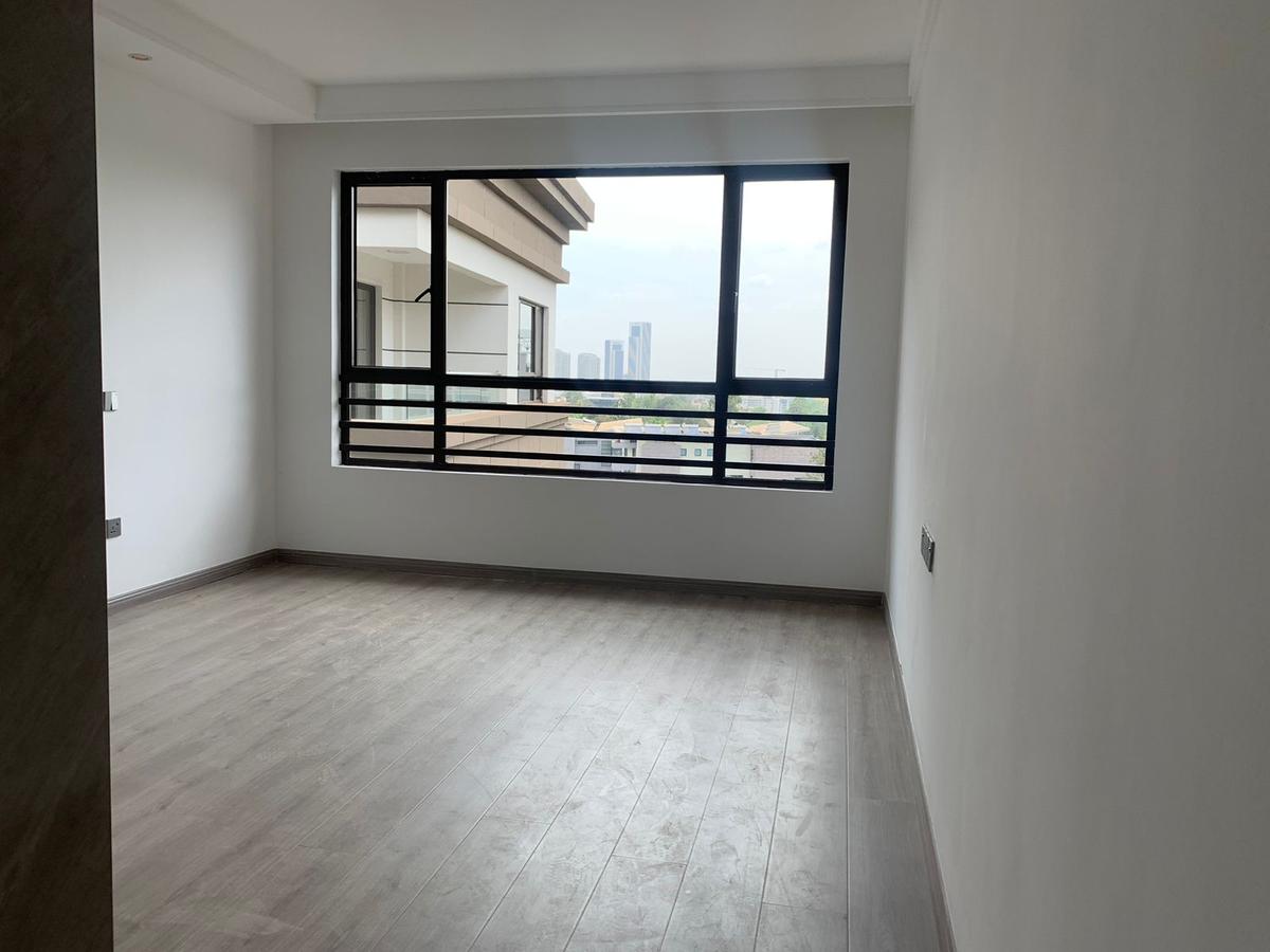 3 Bed Apartment with En Suite at Riverside - 12