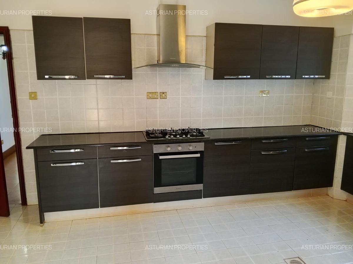 5 Bed Townhouse with En Suite in Runda - 18