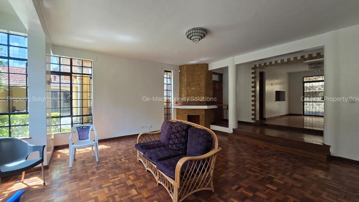 5 Bed House with En Suite in Lavington - 15