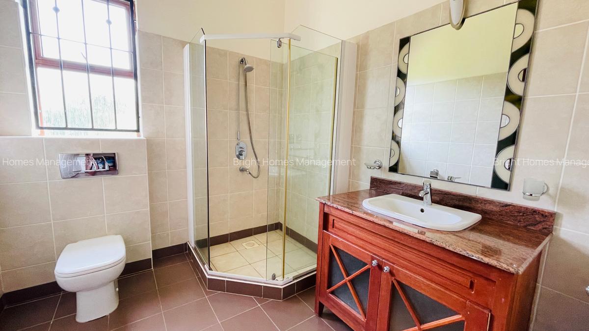 5 Bed Villa with En Suite in Runda - 20