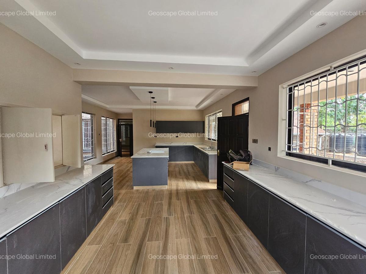 5 Bed House with En Suite in Spring Valley - 9