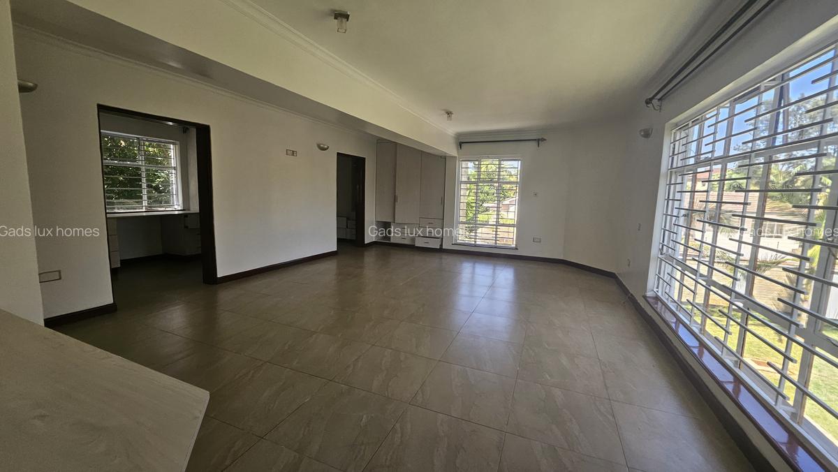 5 Bed Townhouse with En Suite at Runda - 18