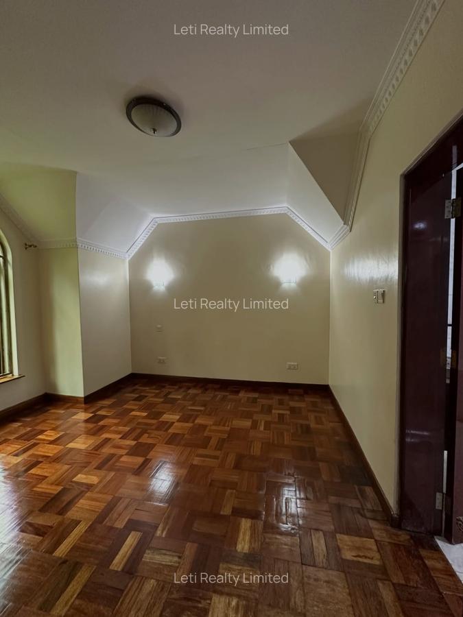 5 Bed Townhouse with En Suite in Kileleshwa - 13