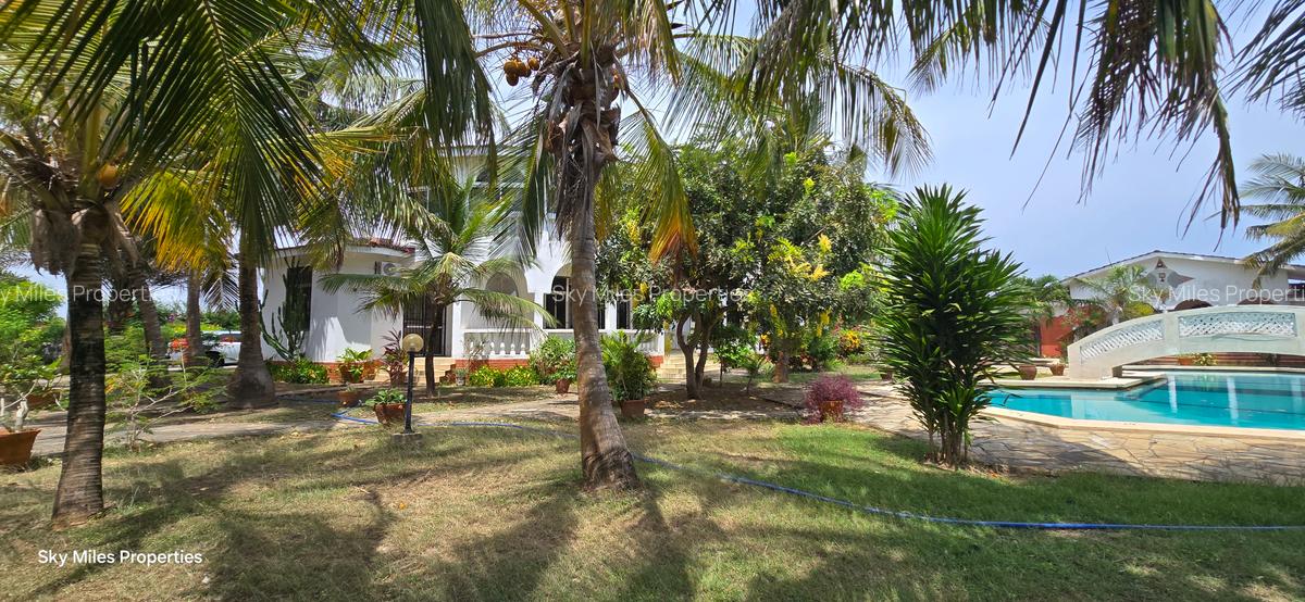 7 Bed Villa with En Suite at Serena Area - 10