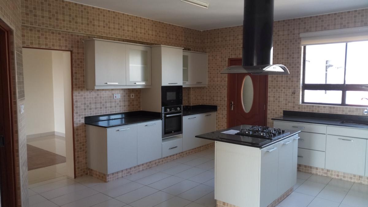 3 Bed Apartment with En Suite at Kilimani Estate Nairobi - 6