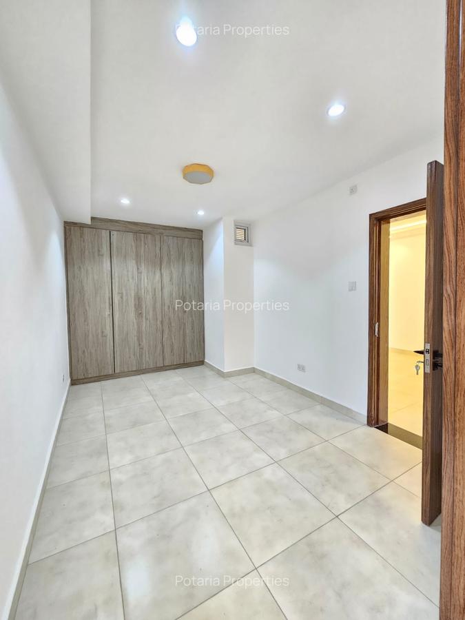 3 Bed Apartment with En Suite in Parklands - 16