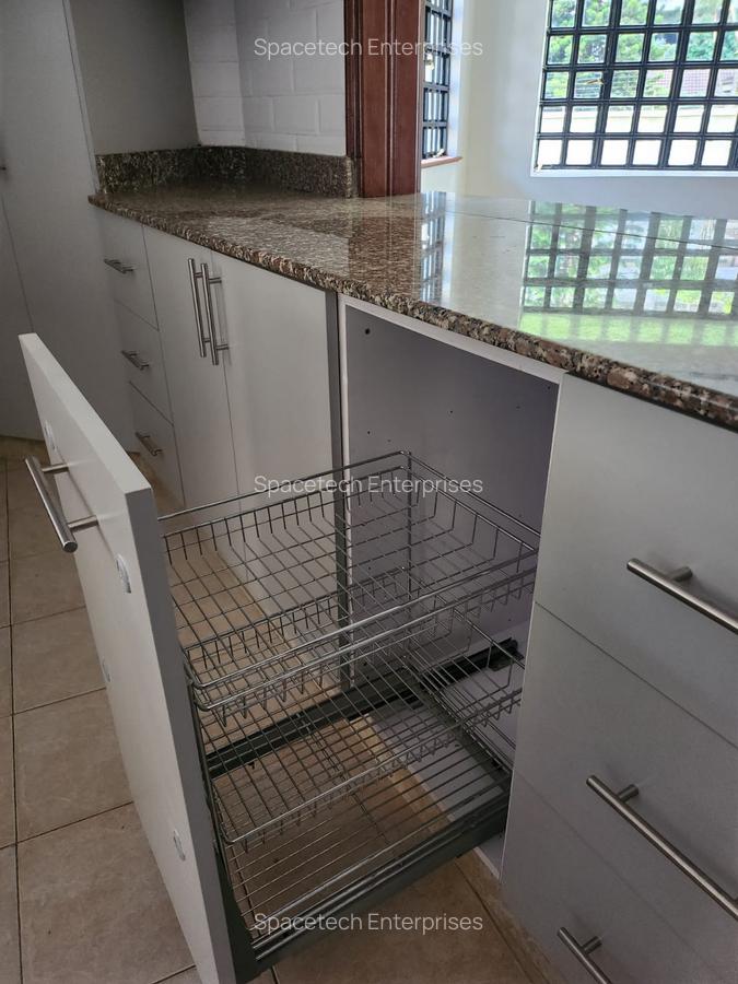 4 Bed House with En Suite in Lavington - 11