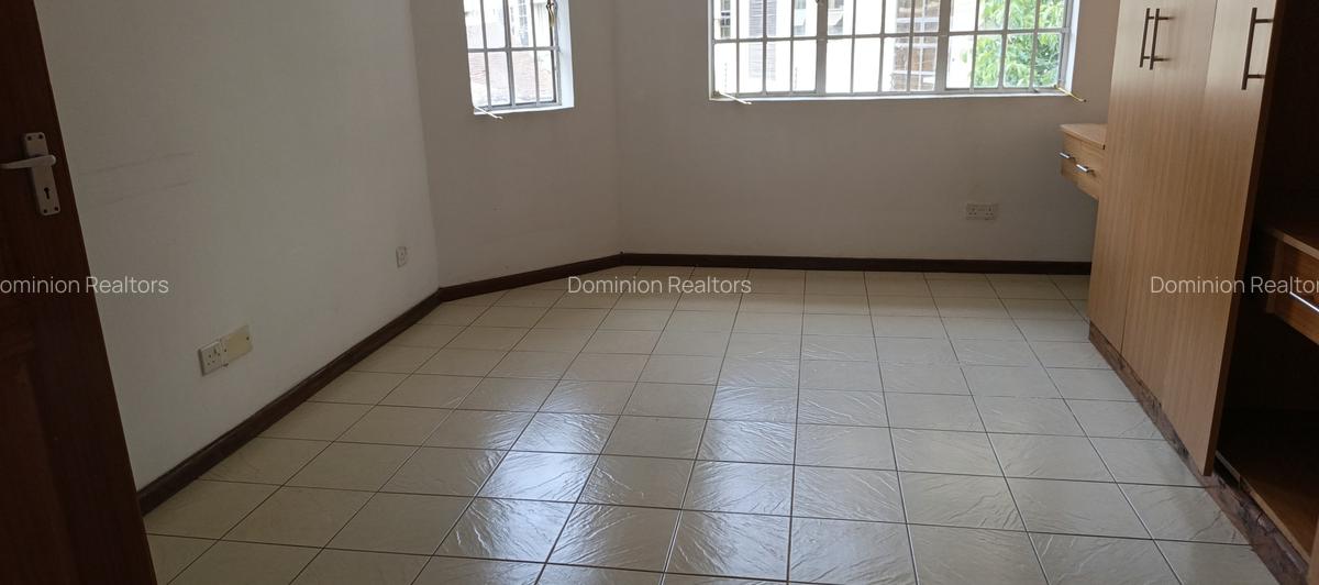 4 Bed Townhouse with En Suite in Spring Valley - 8