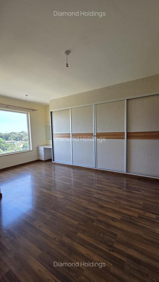 4 Bed Apartment with En Suite at Parklands - 4