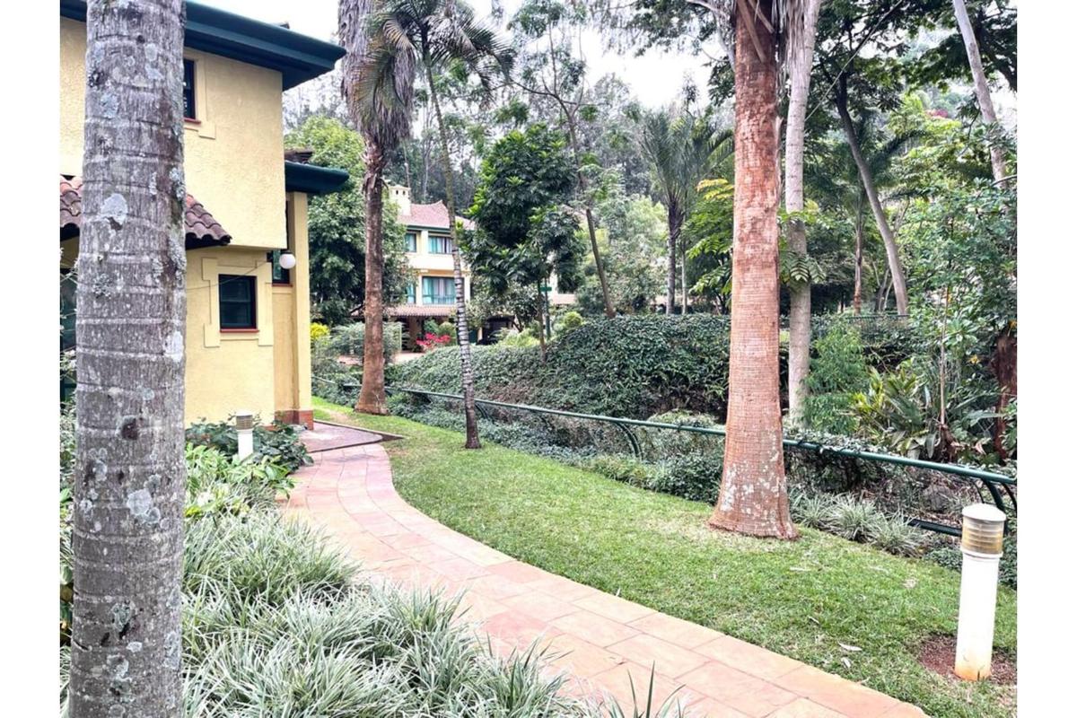 Serviced 3 Bed Apartment with En Suite at Grevillea Grove - 2