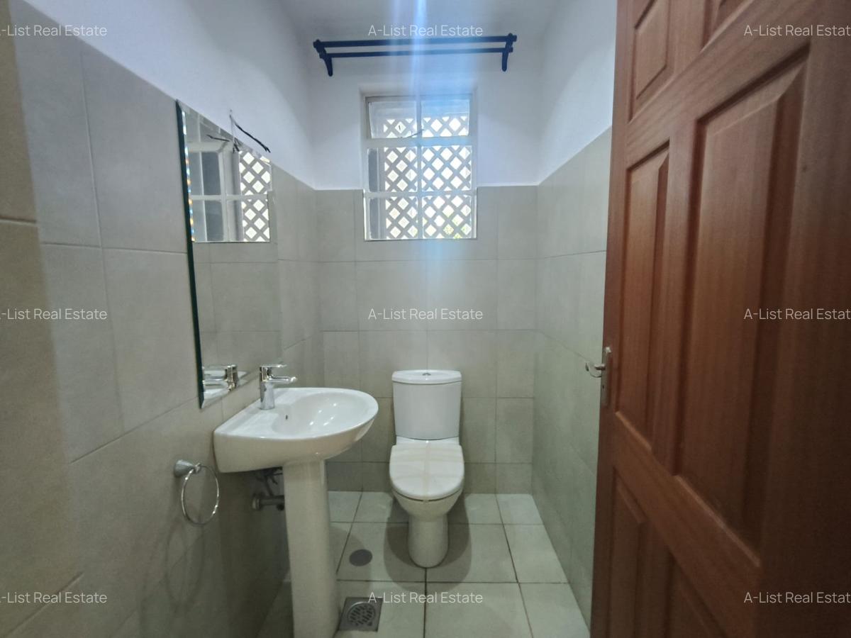 3 Bed Apartment with En Suite at Henred Road - 13