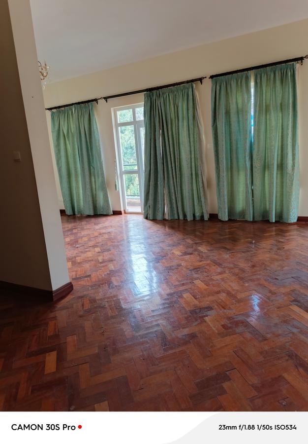 6 Bed Townhouse with En Suite at Lavington - 19