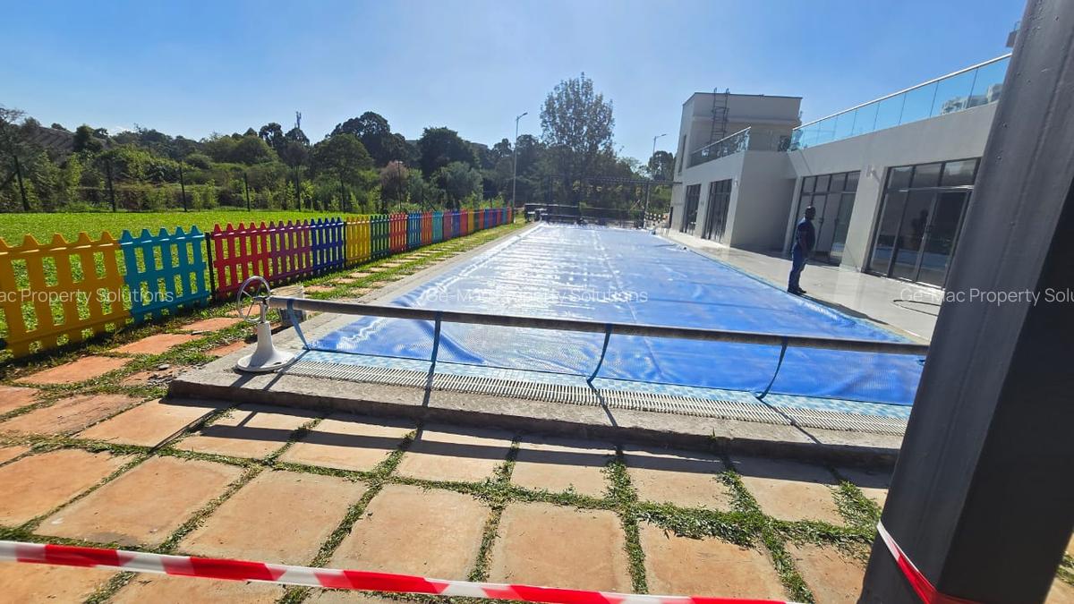 4 Bed Apartment with En Suite in Rosslyn - 5