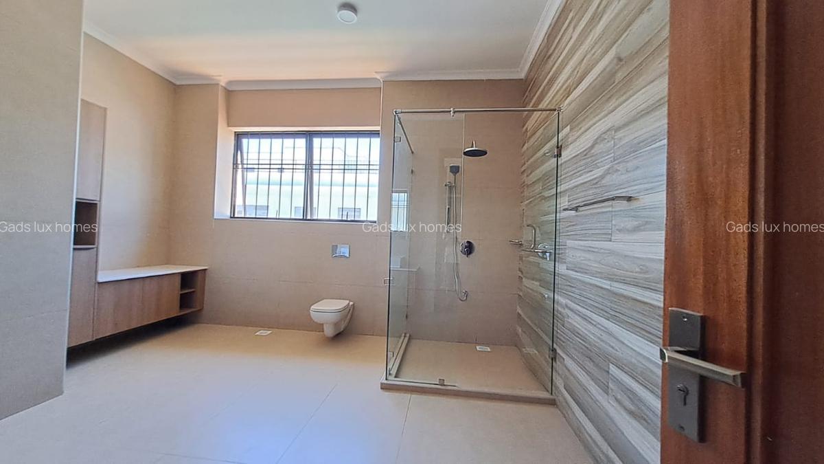 6 Bed Villa with En Suite at Loresho - 12