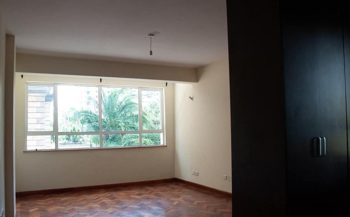 3 Bed Apartment with En Suite in Parklands - 5