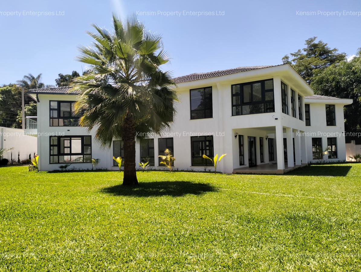 5 Bed House with En Suite in Runda - 1