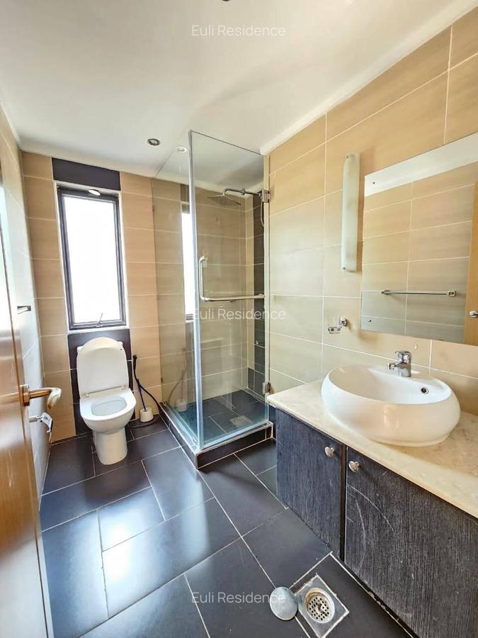 Serviced 2 Bed Apartment with En Suite at Brookside Drive - 7